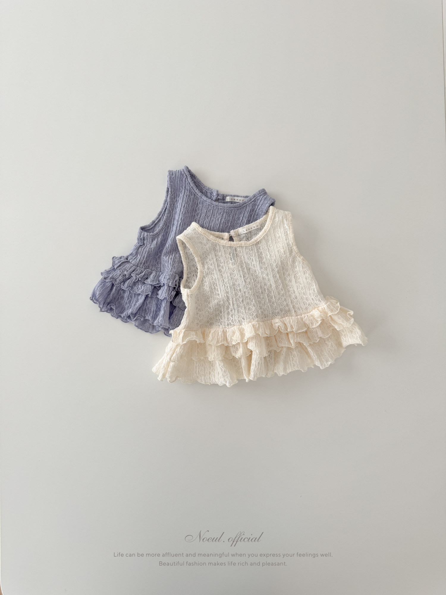April frill blouse