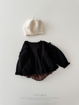 Shoulder frill blouse