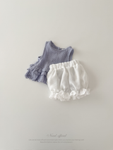 April frill blouse