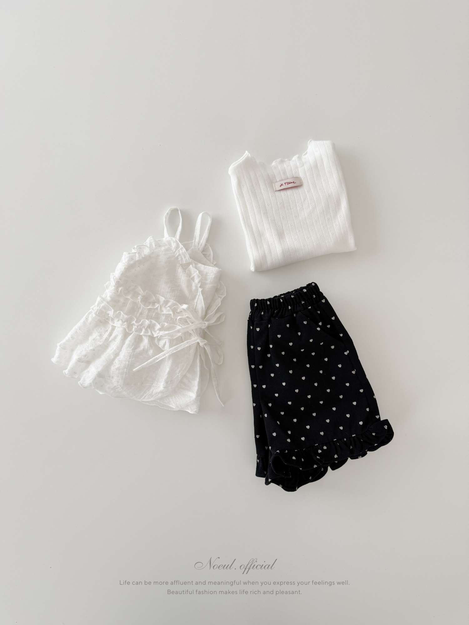 Momo eyelet tee
