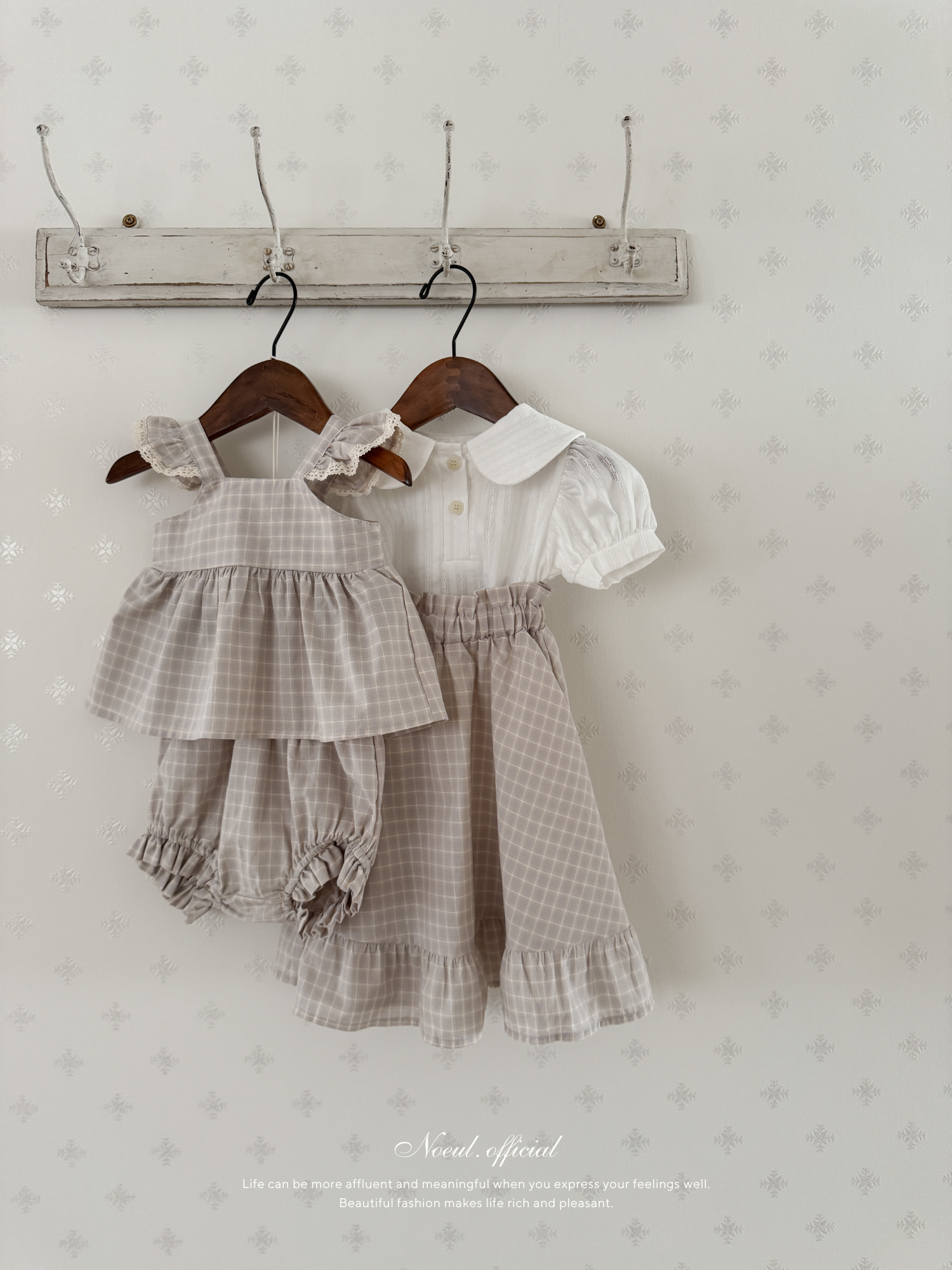 Seashell frill blouse