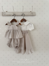 Seashell frill blouse