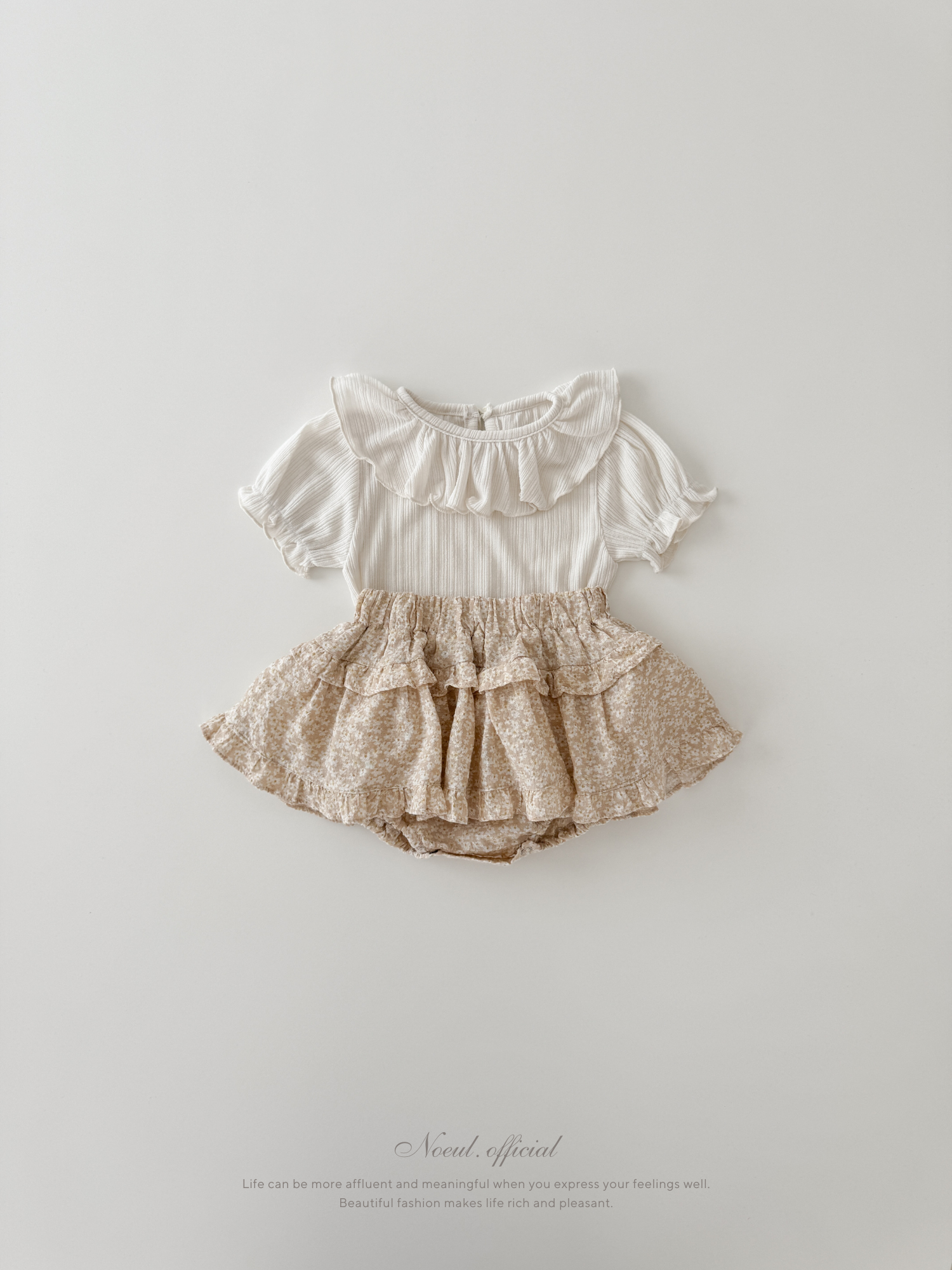Frill collar puff tops