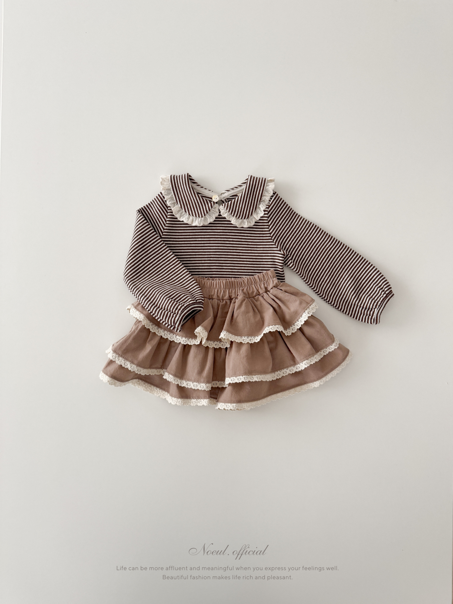 Stripe lace collar tops