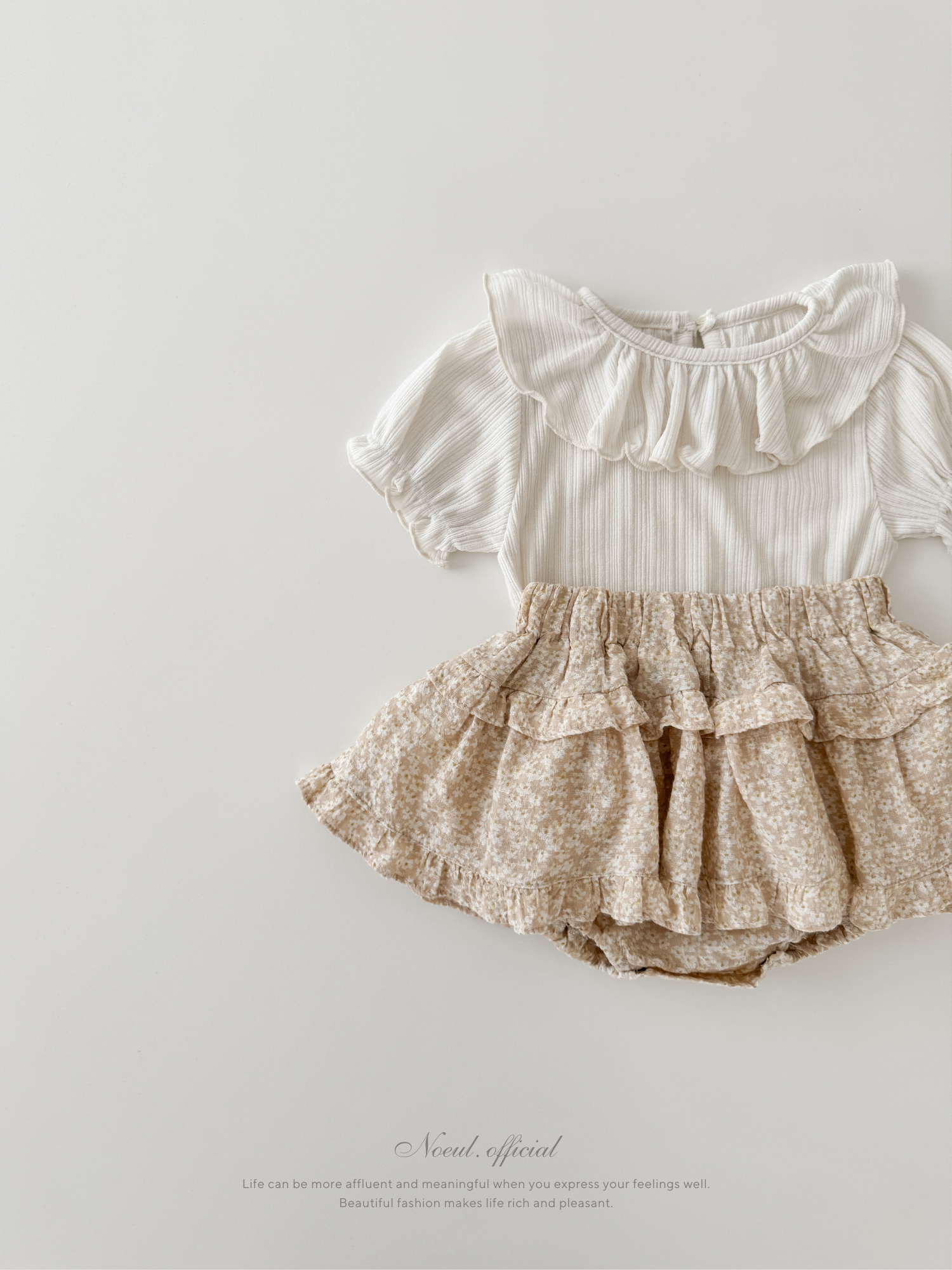 Frill collar puff tops