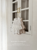 Blooming flower set
