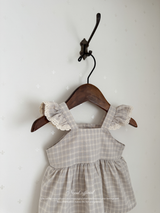 Seashell frill blouse