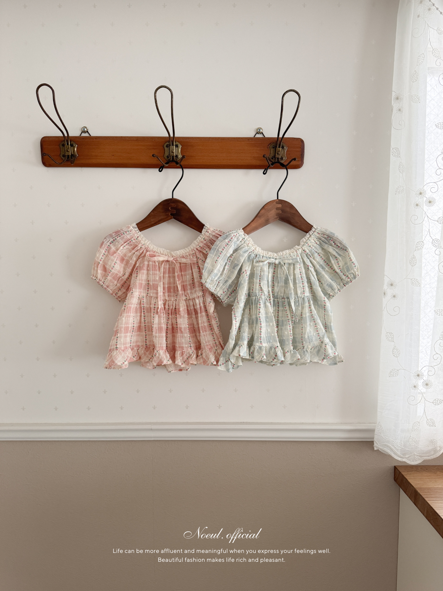 Maybe ribbon puff blouse