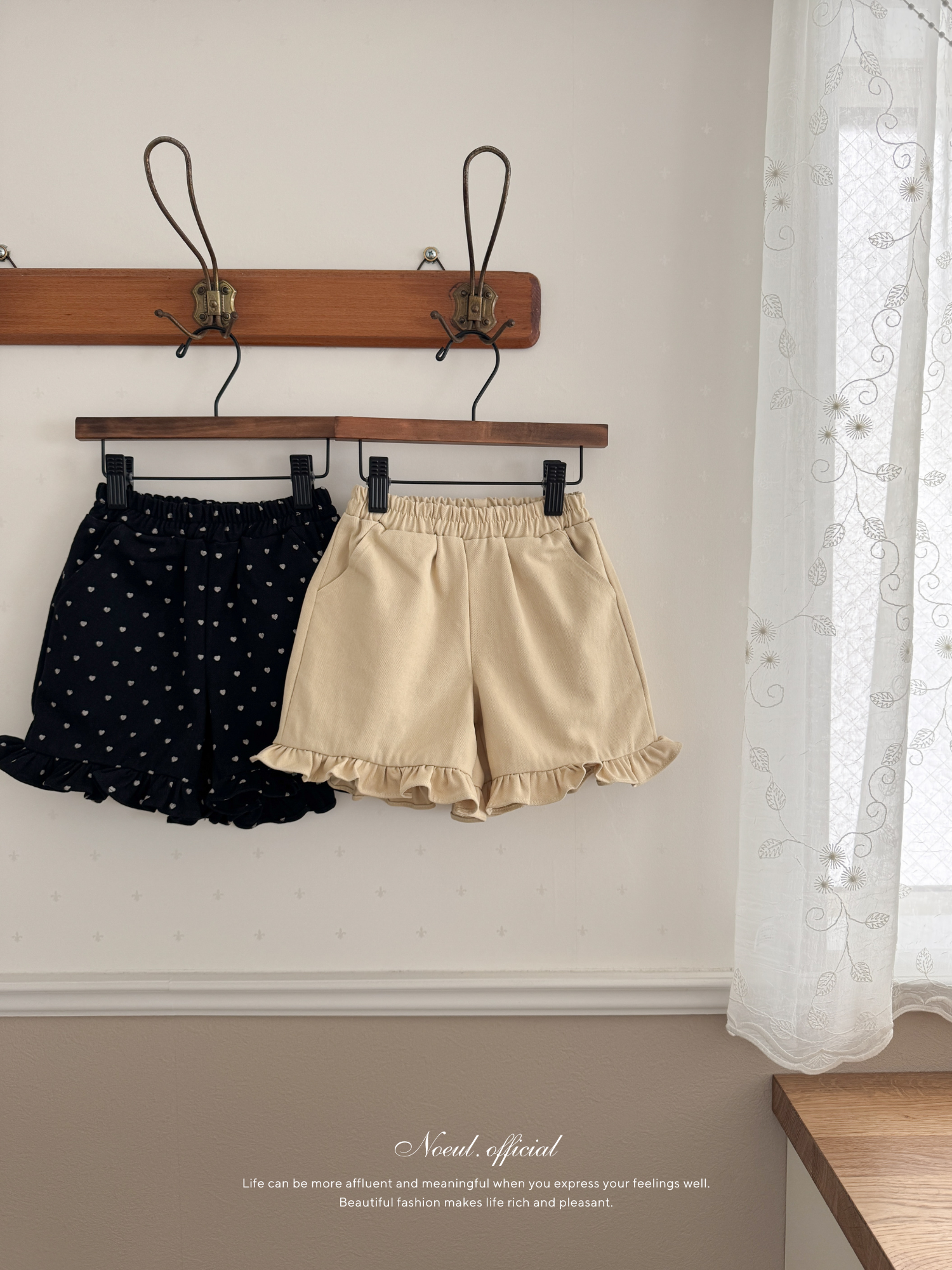 Frill short pants
