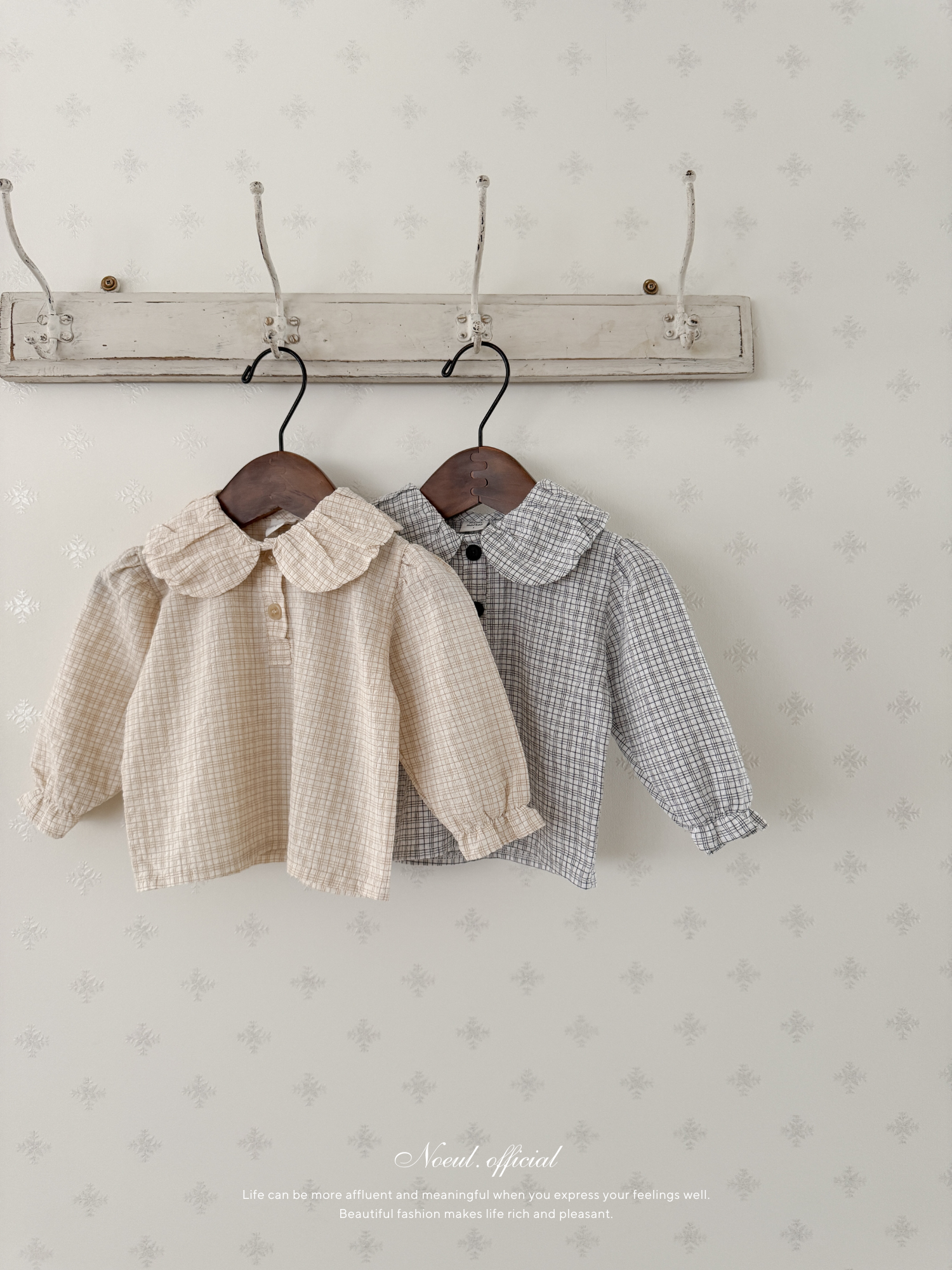 Check balloon blouse
