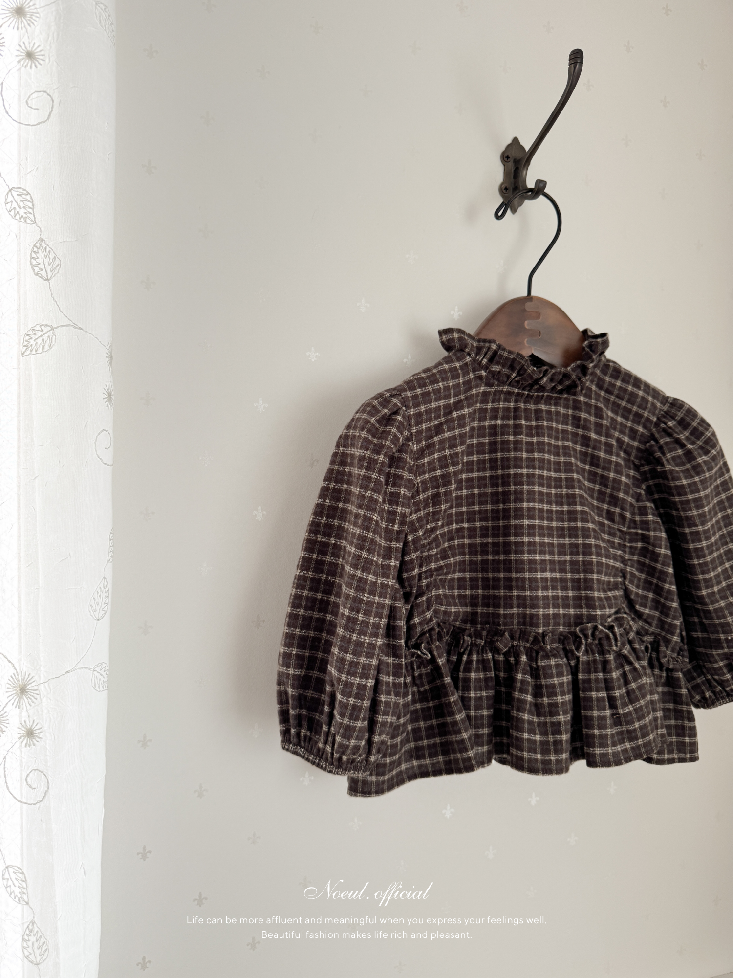 Ann check frill blouse