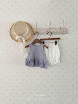 April frill blouse