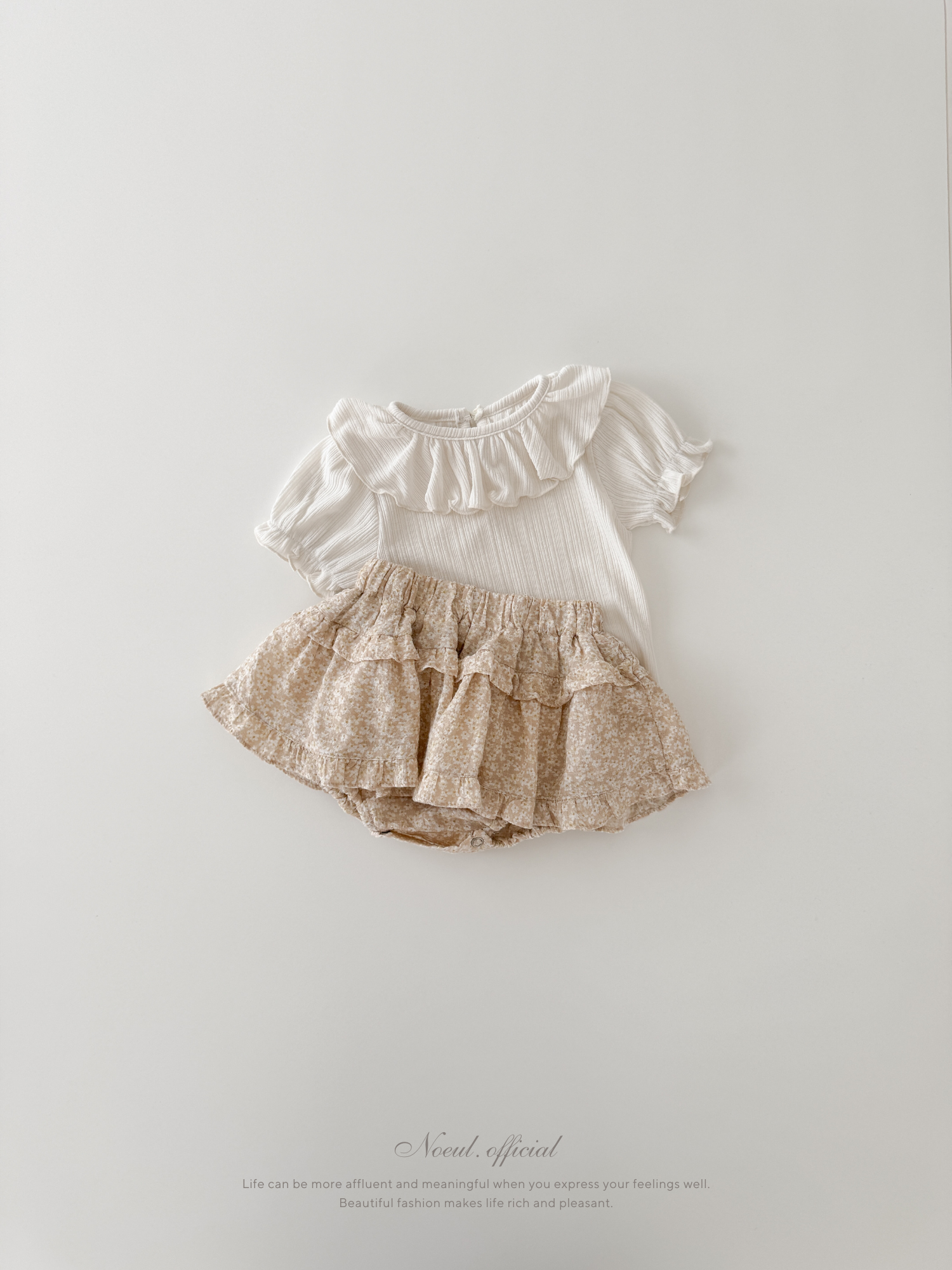 Frill collar puff tops