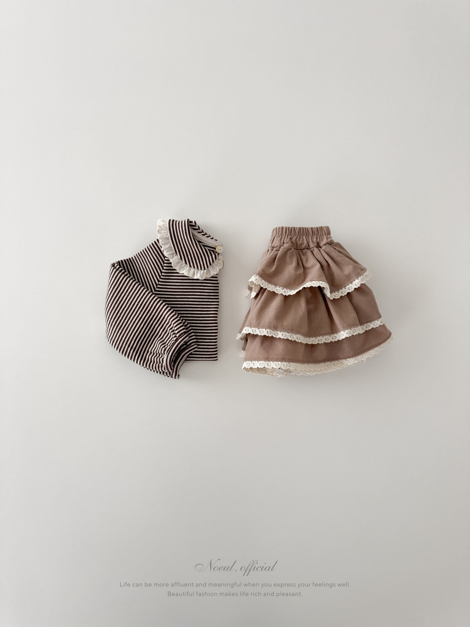 Stripe lace collar tops