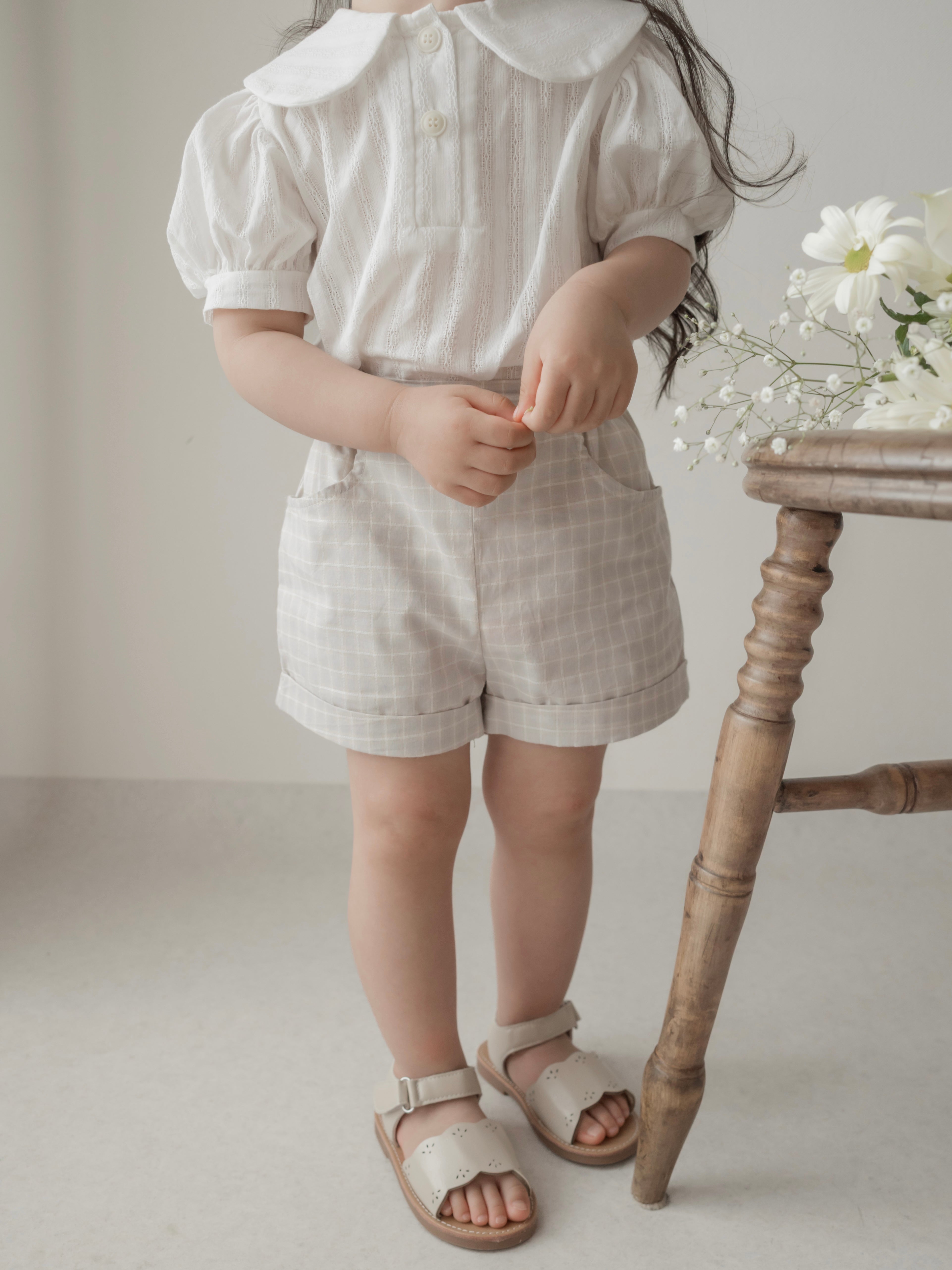 Seashell collar blouse