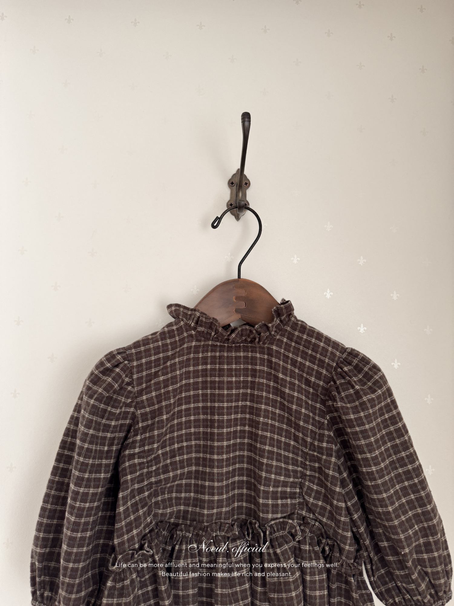 Ann check frill blouse