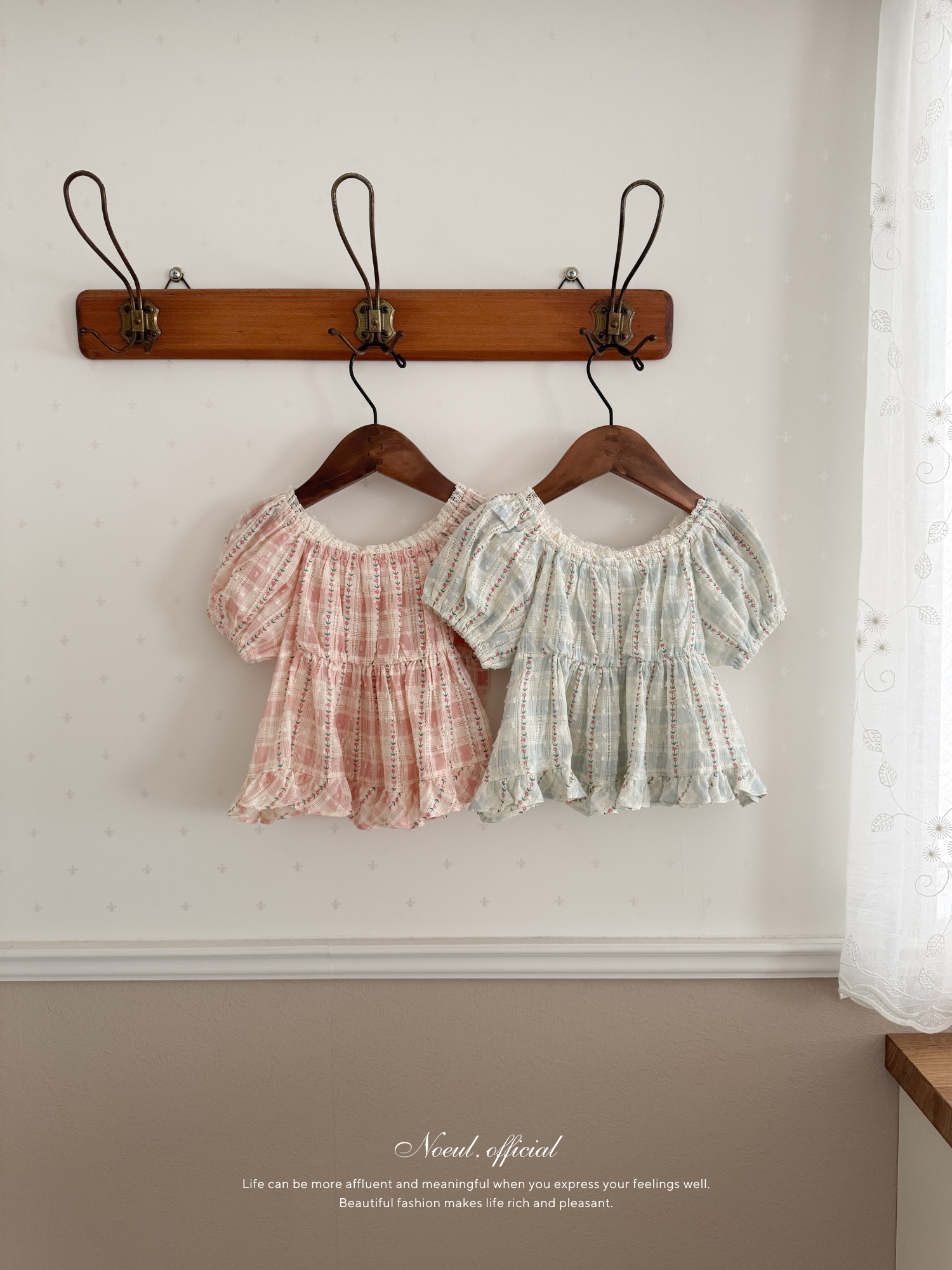 Maybe ribbon puff blouse