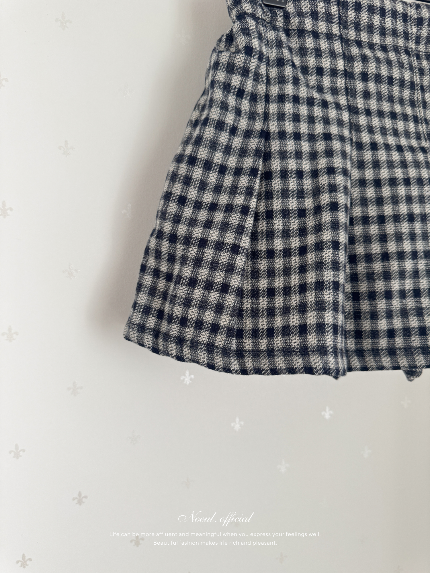 Small check skirt