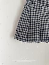 Small check skirt