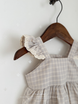 Seashell frill blouse