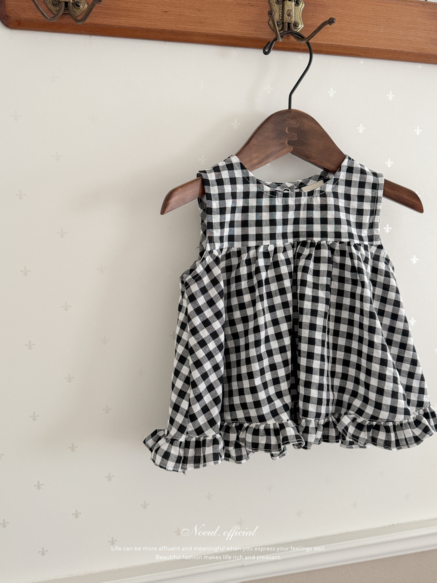 Check frill blouse