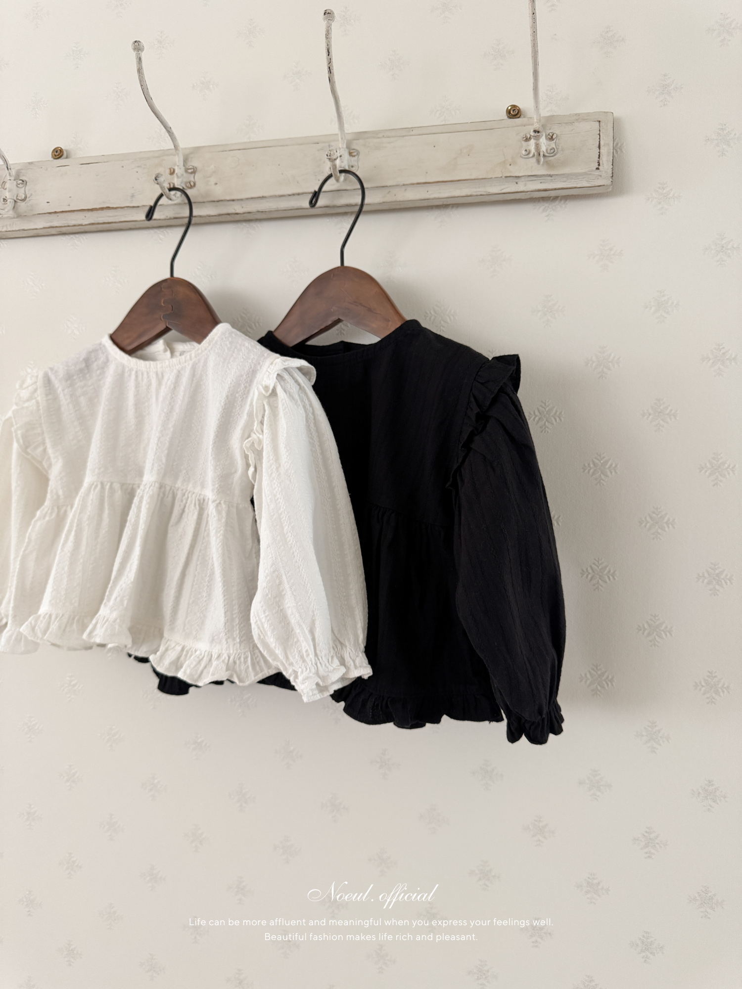 Shoulder frill blouse