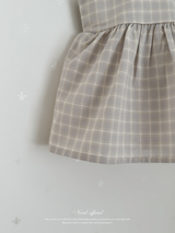 Seashell frill blouse
