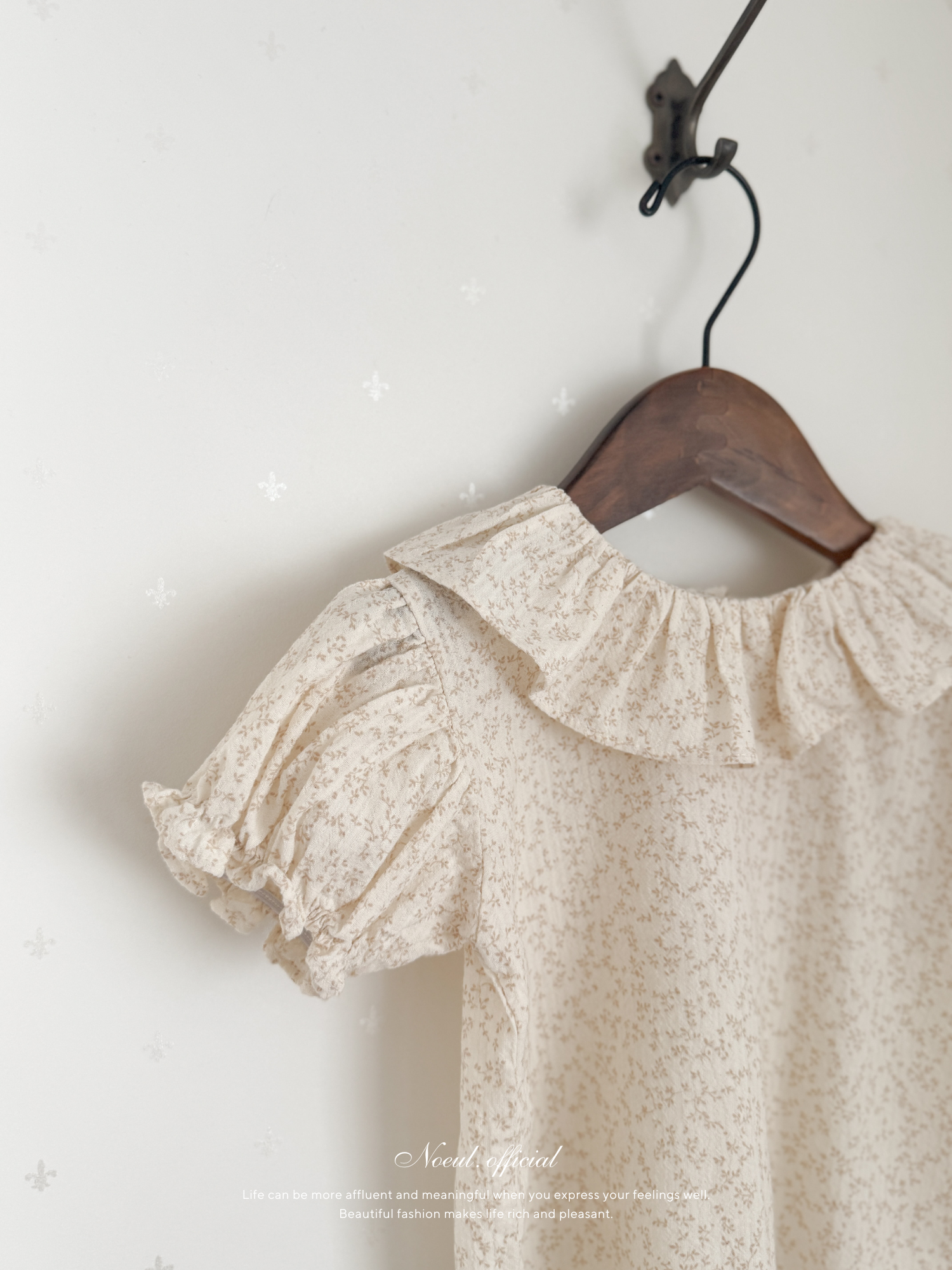 Ciel flour collar blouse