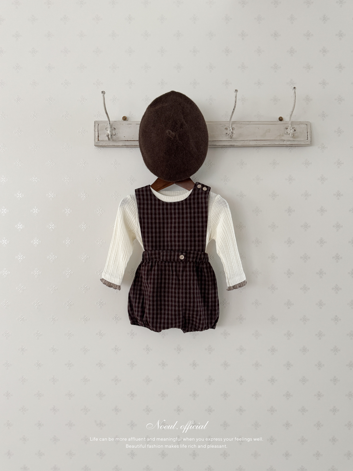 Kuku check suspender suit