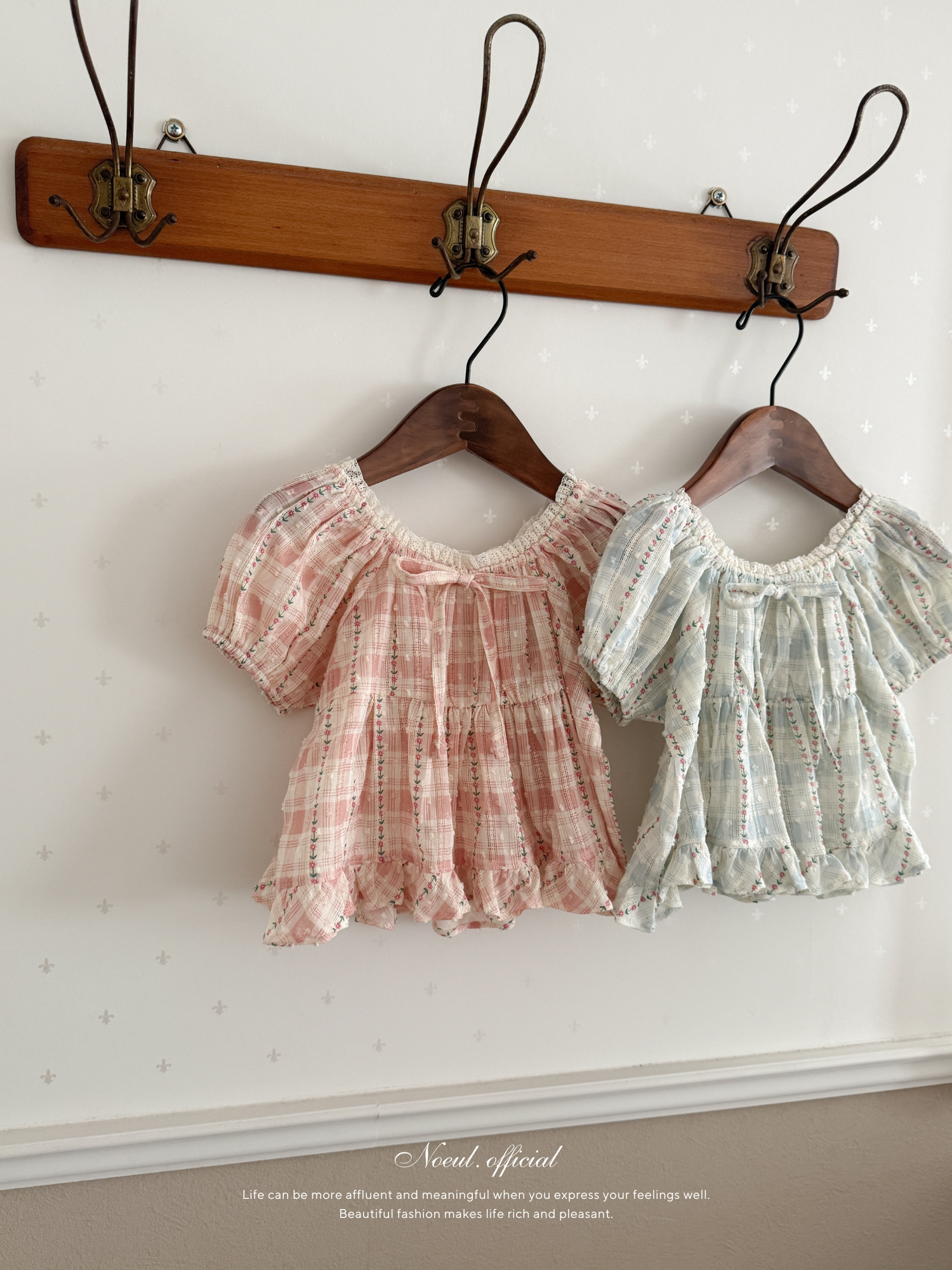 Maybe ribbon puff blouse