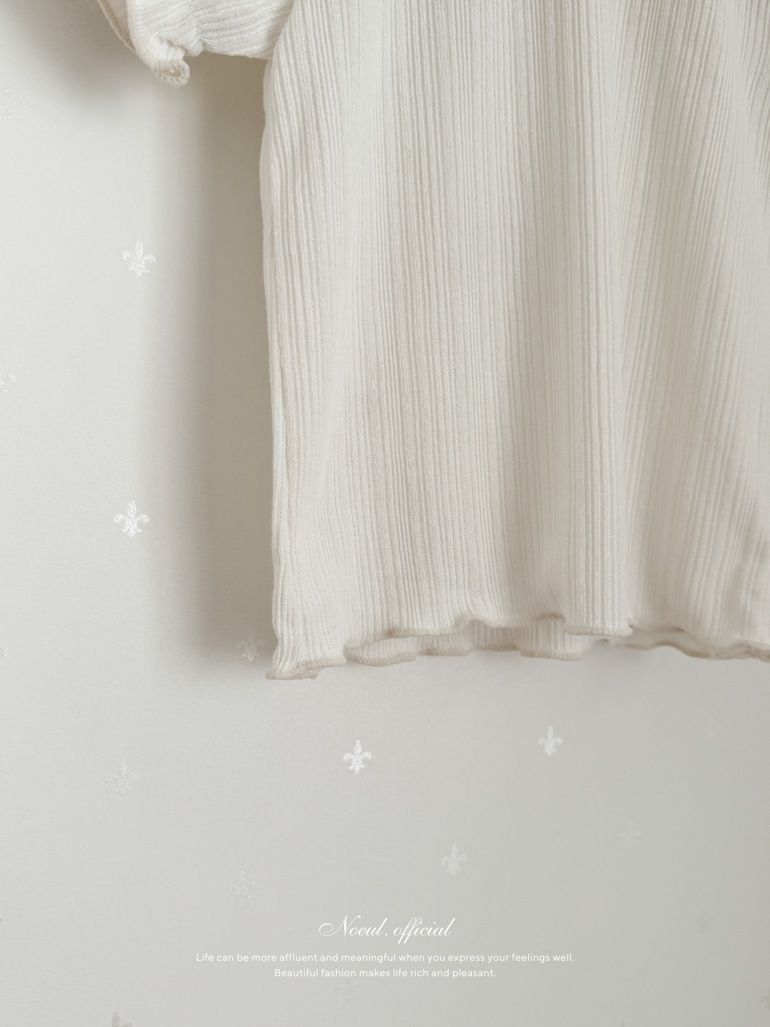 Frill collar puff tops