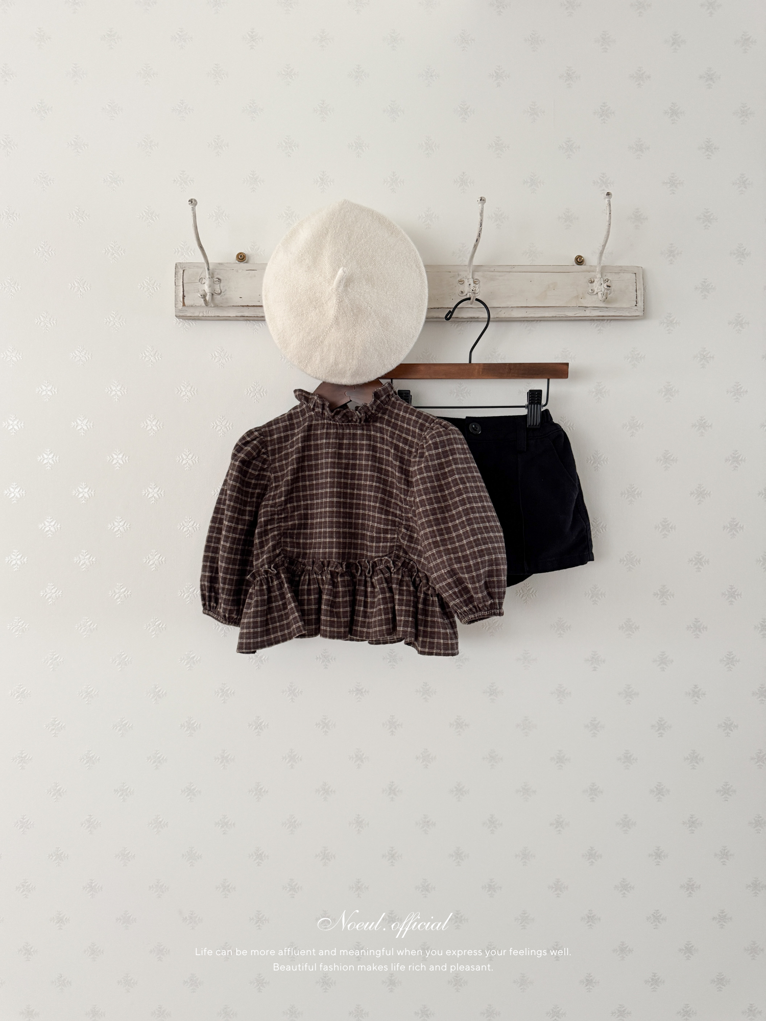 Ann check frill blouse