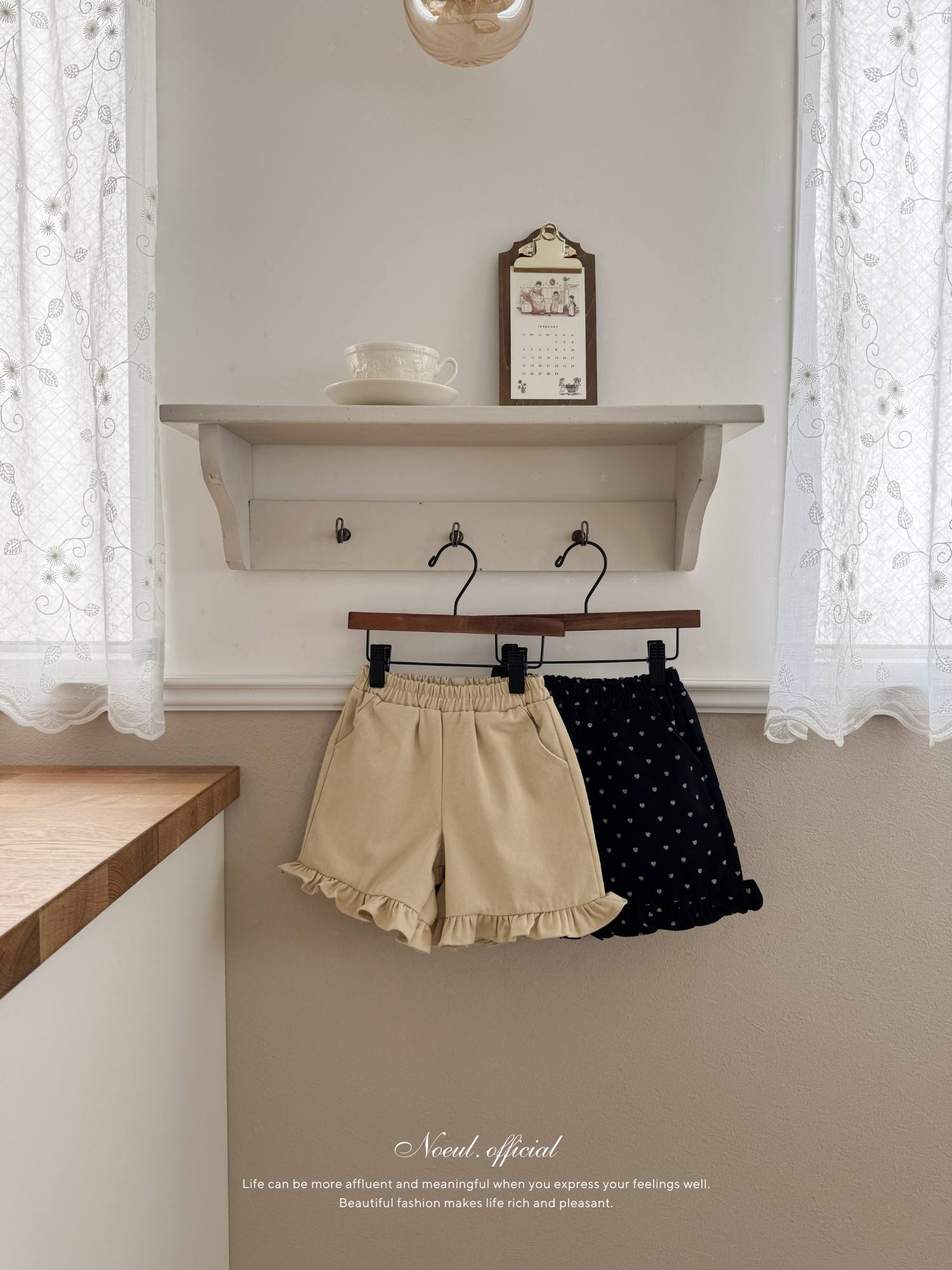 Frill short pants