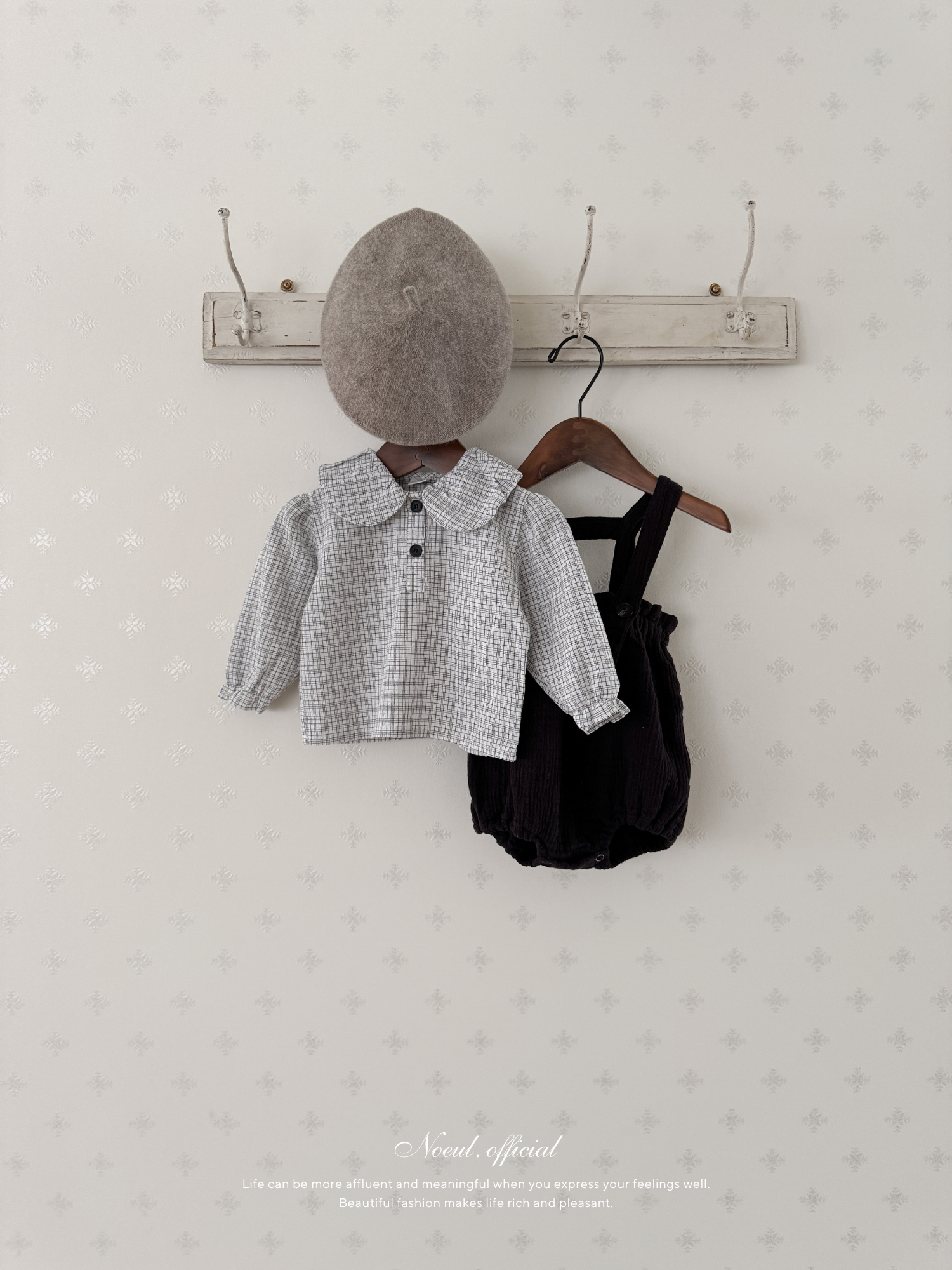 Check balloon blouse