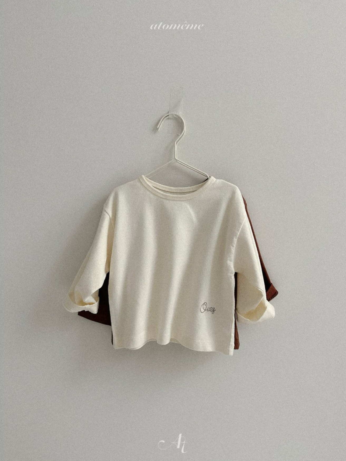 [atomeme] Ours Embroidery Tee