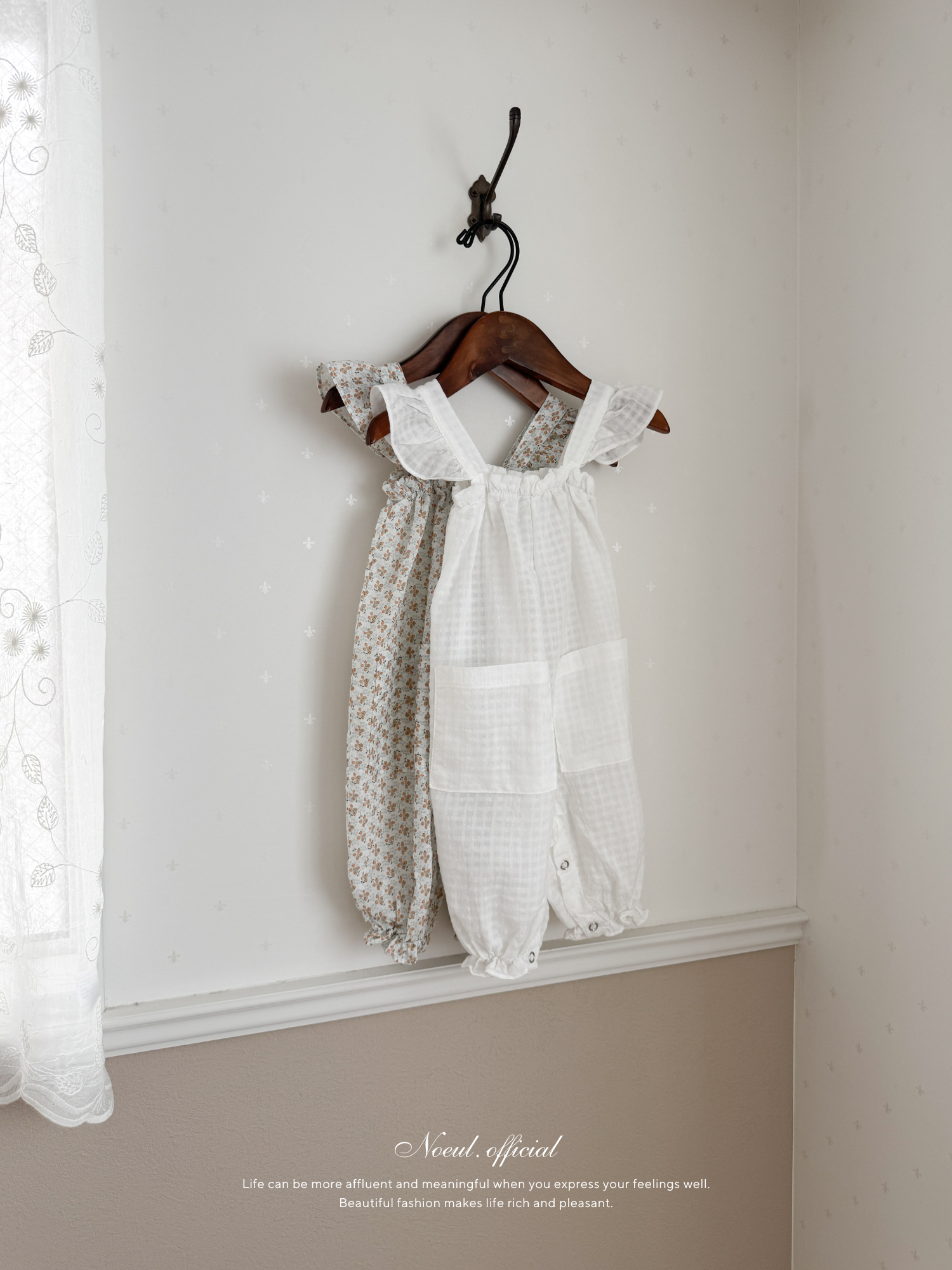 Wing frill suit