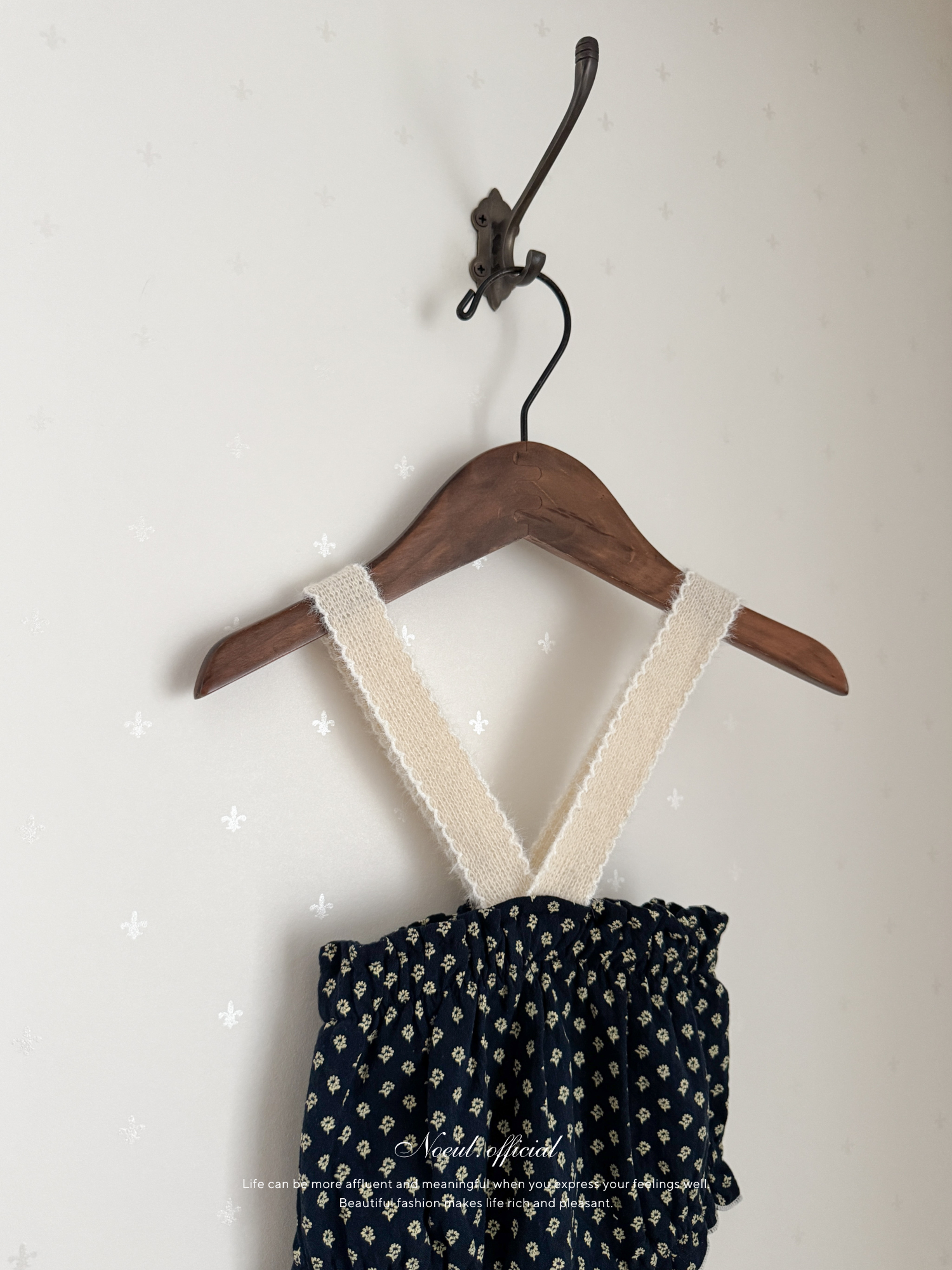 Lip suspender bloomer