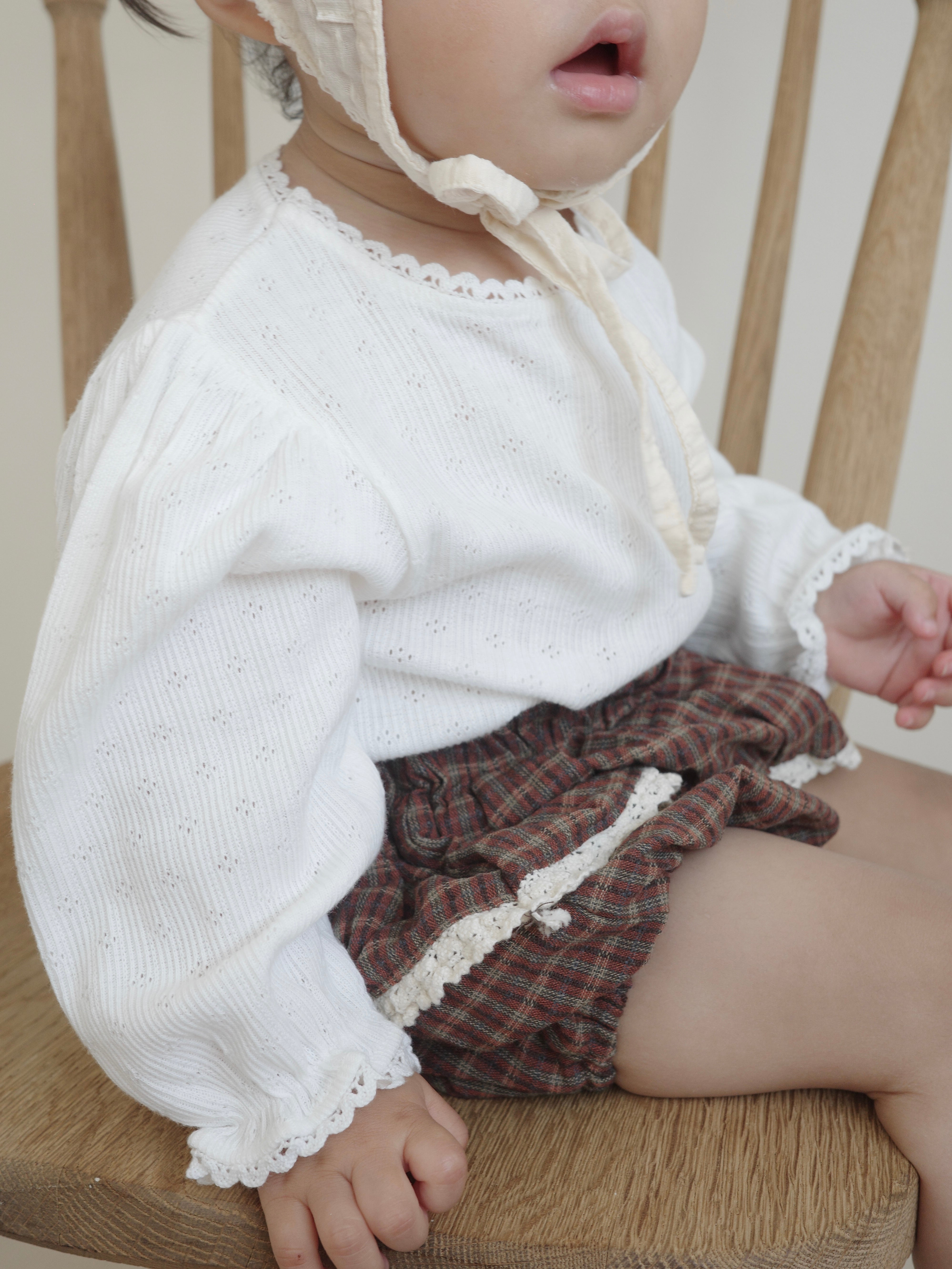 Eyelet lace puff tops