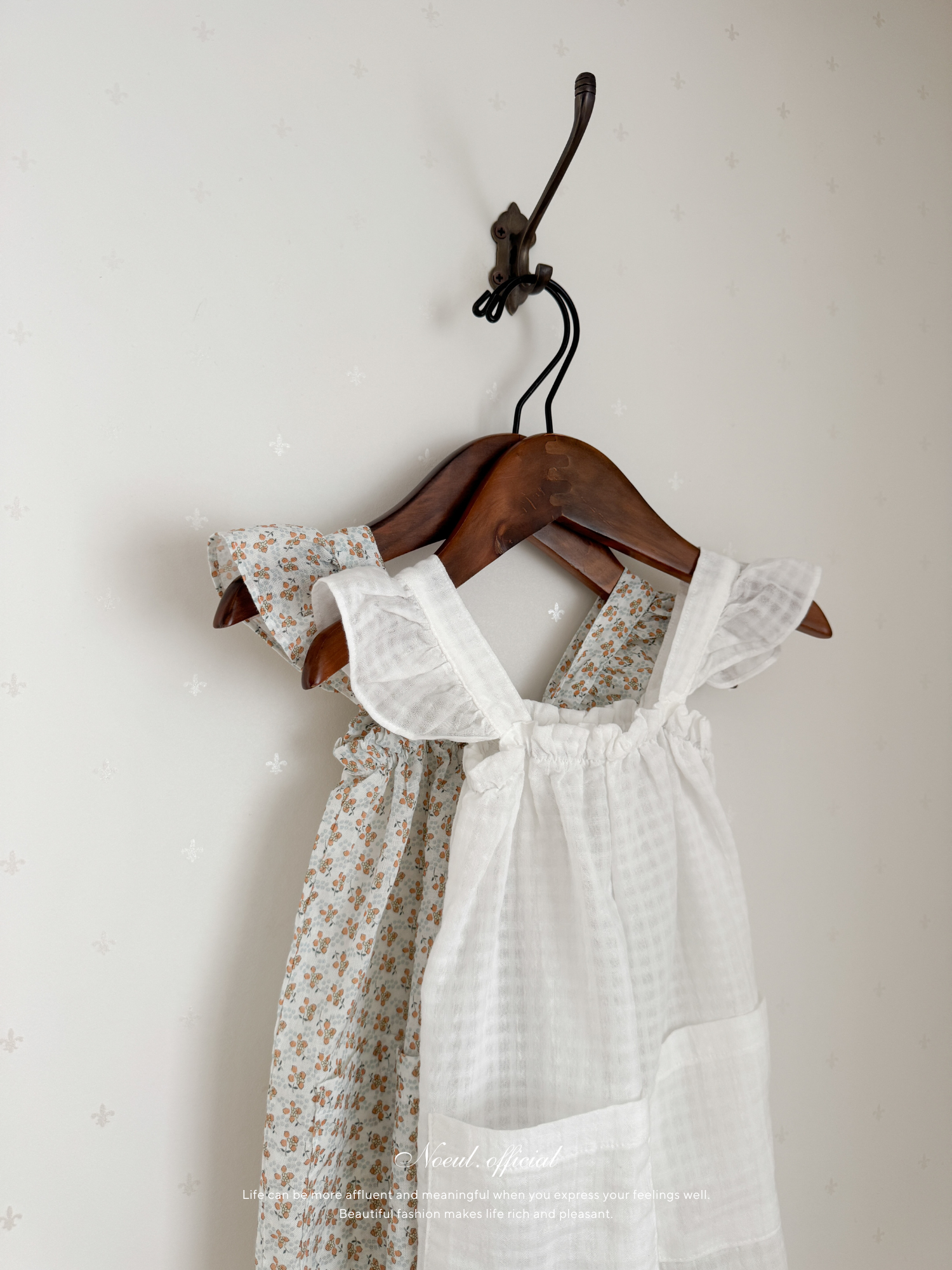 Wing frill suit