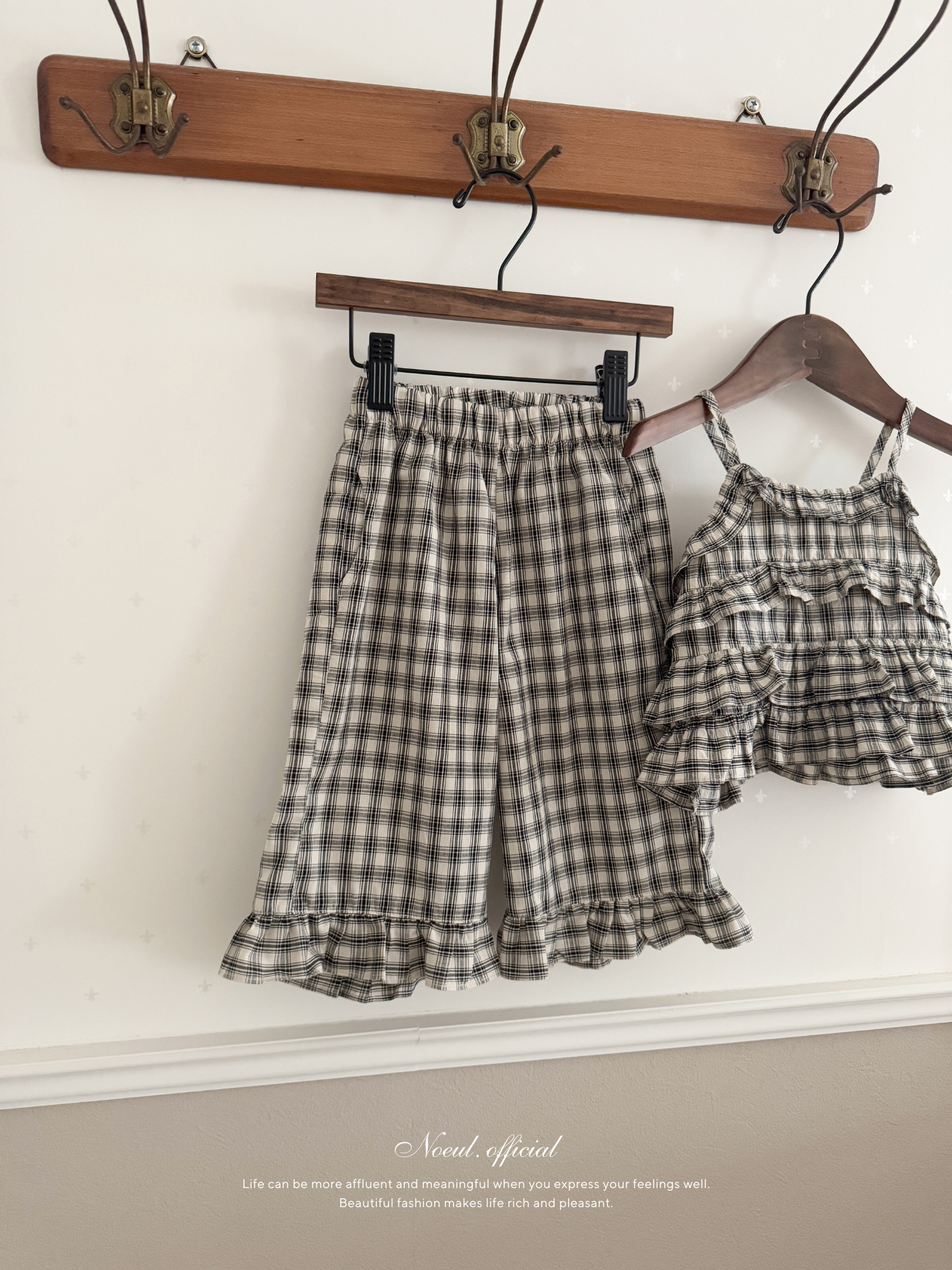 Hash check frill top