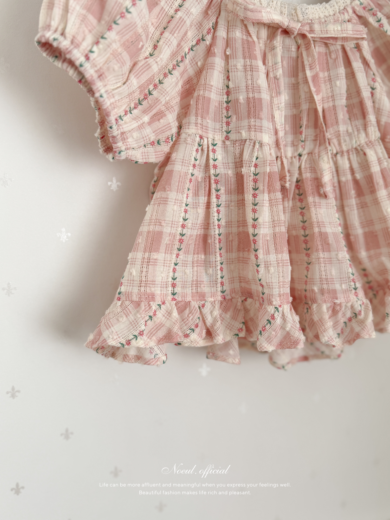 Maybe ribbon puff blouse
