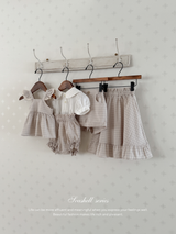Seashell frill blouse