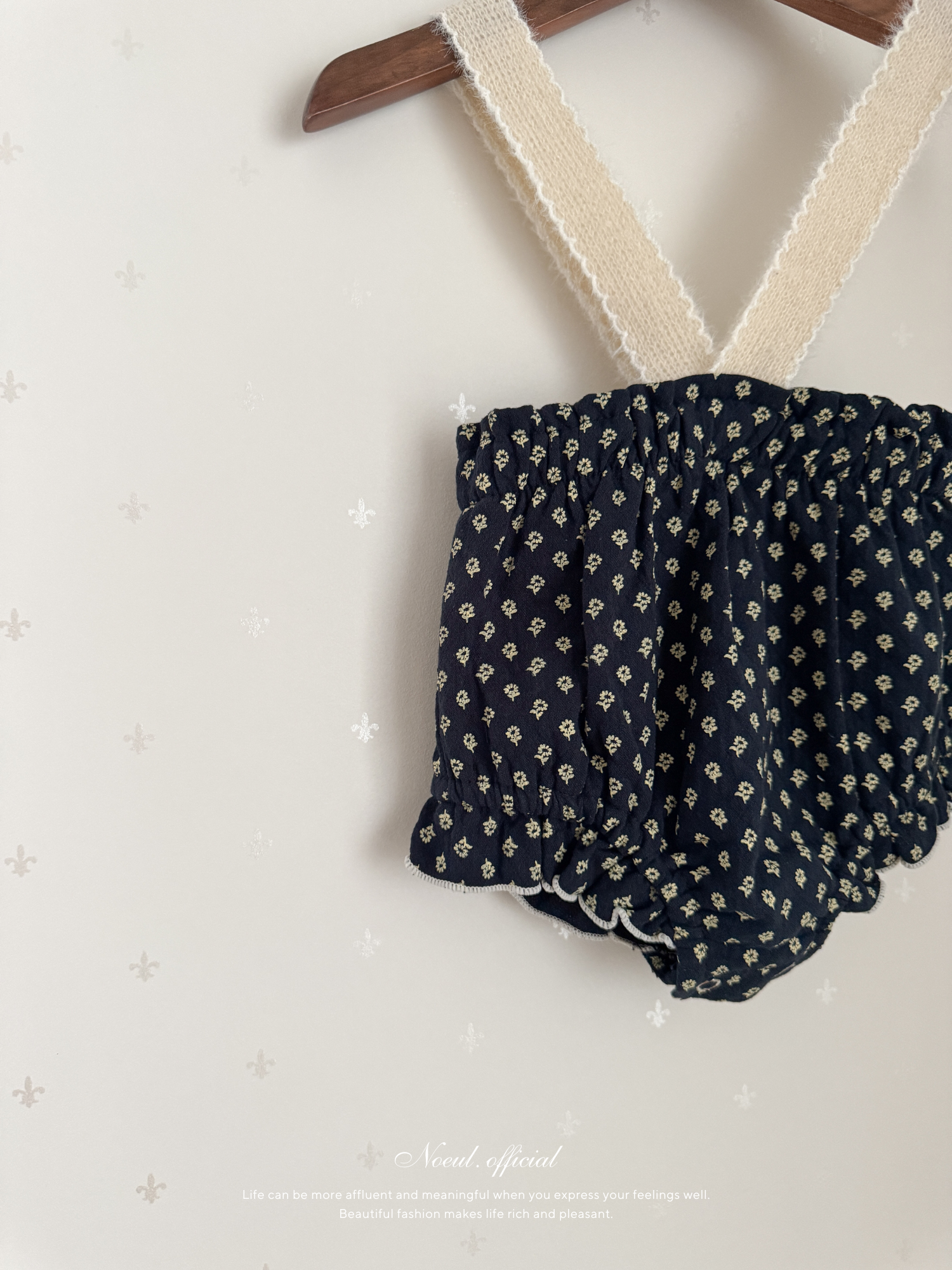Lip suspender bloomer