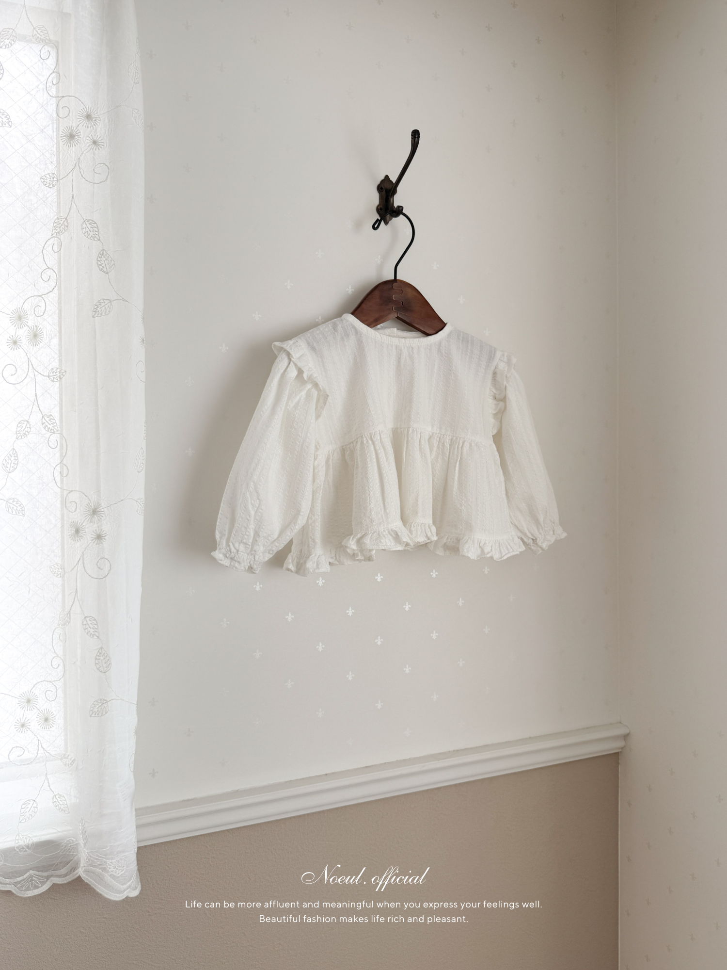 Shoulder frill blouse