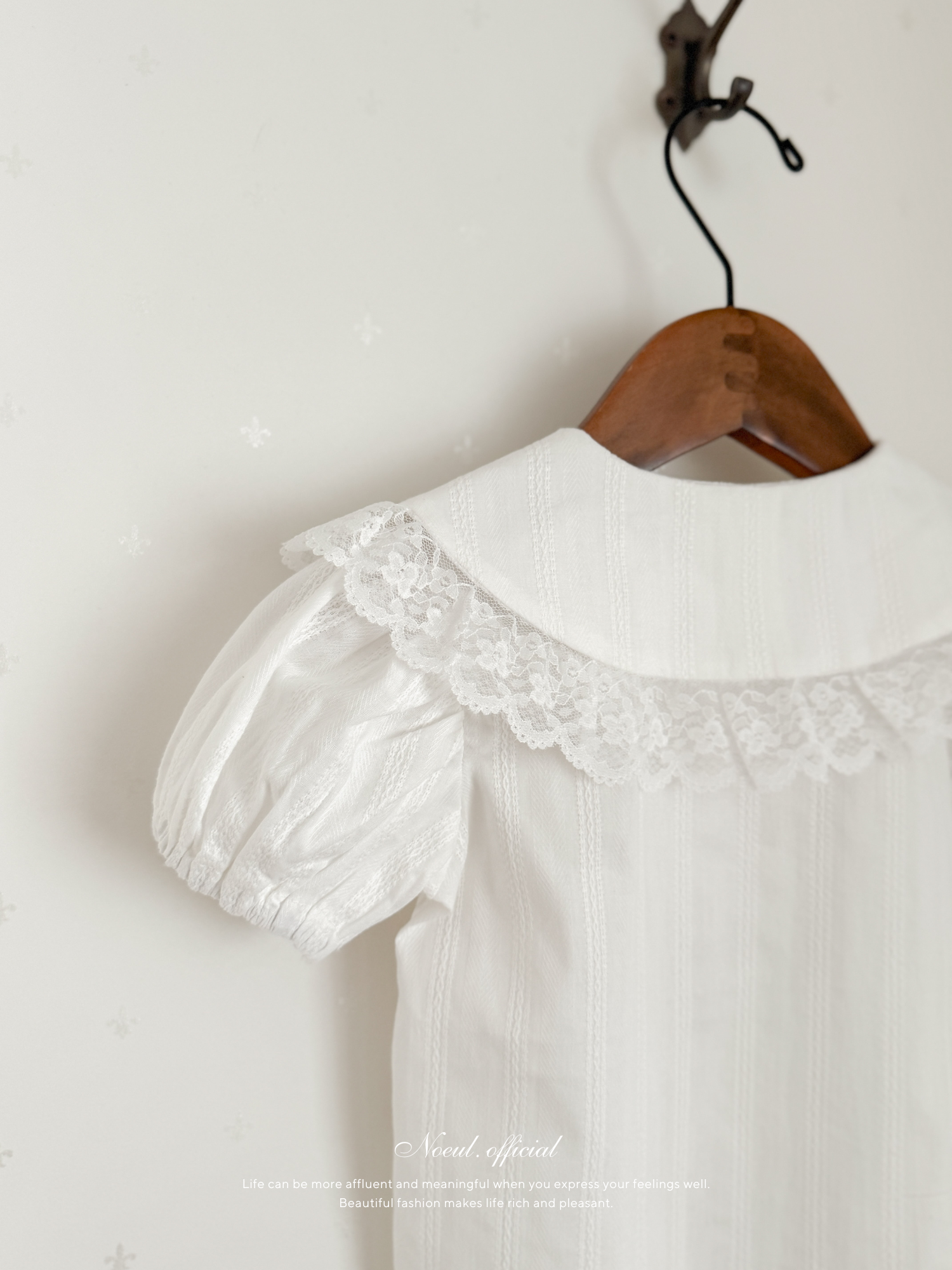 Roan lace collar blouse