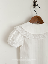 Roan lace collar blouse