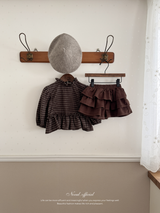 Ann check frill blouse