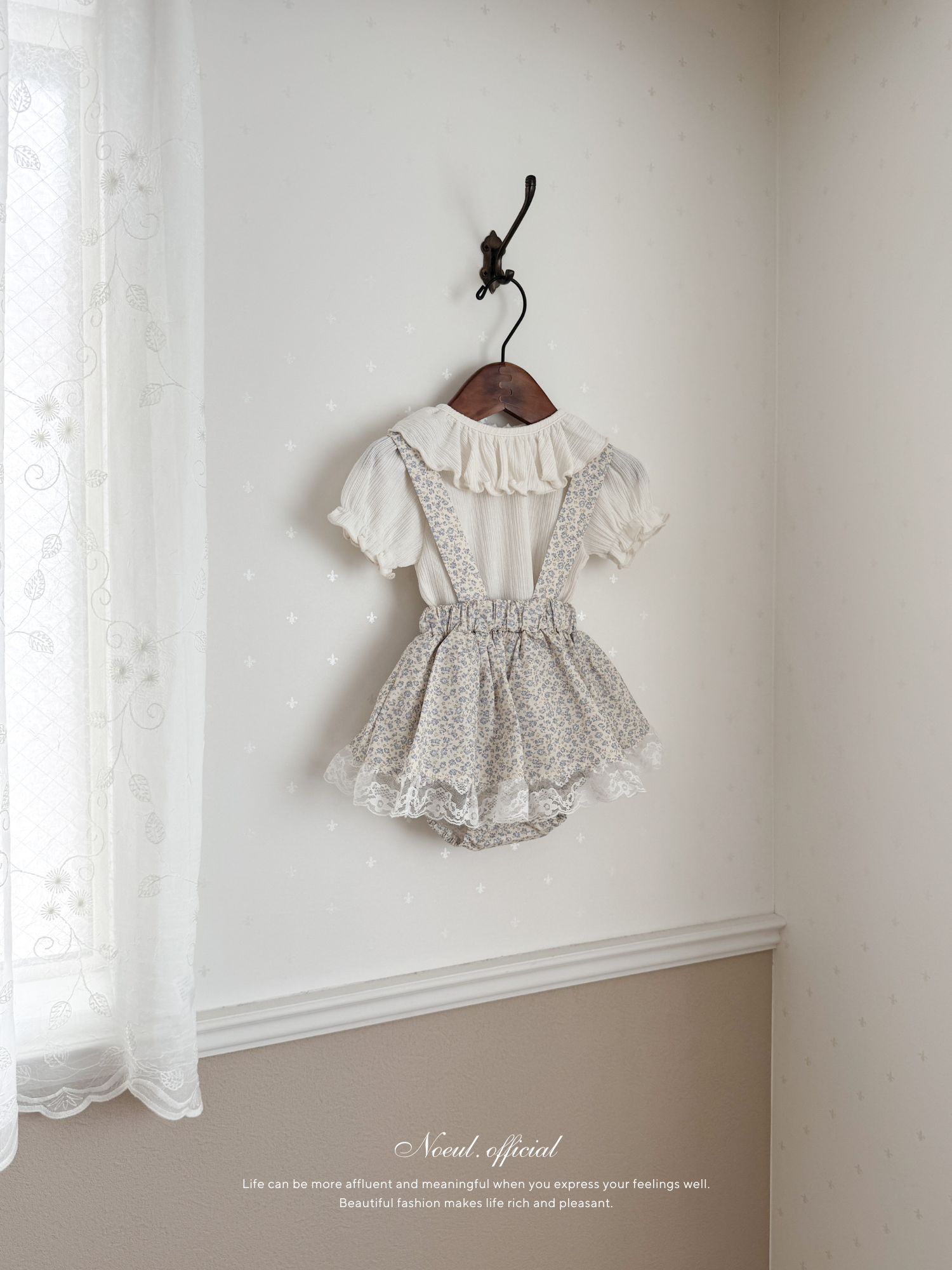Frill collar puff tops