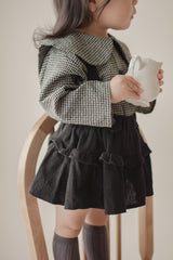Check collar blouse