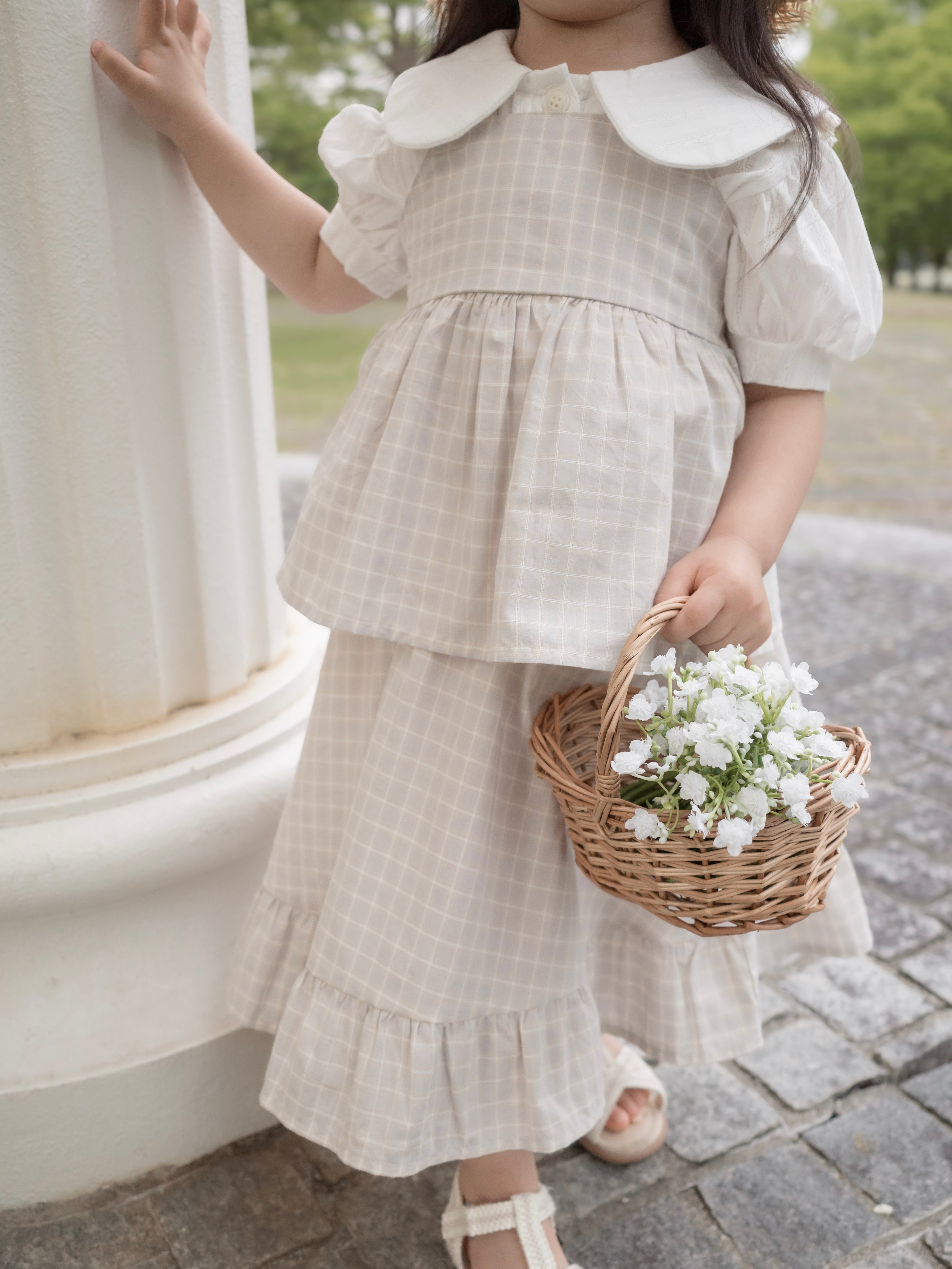 Seashell collar blouse